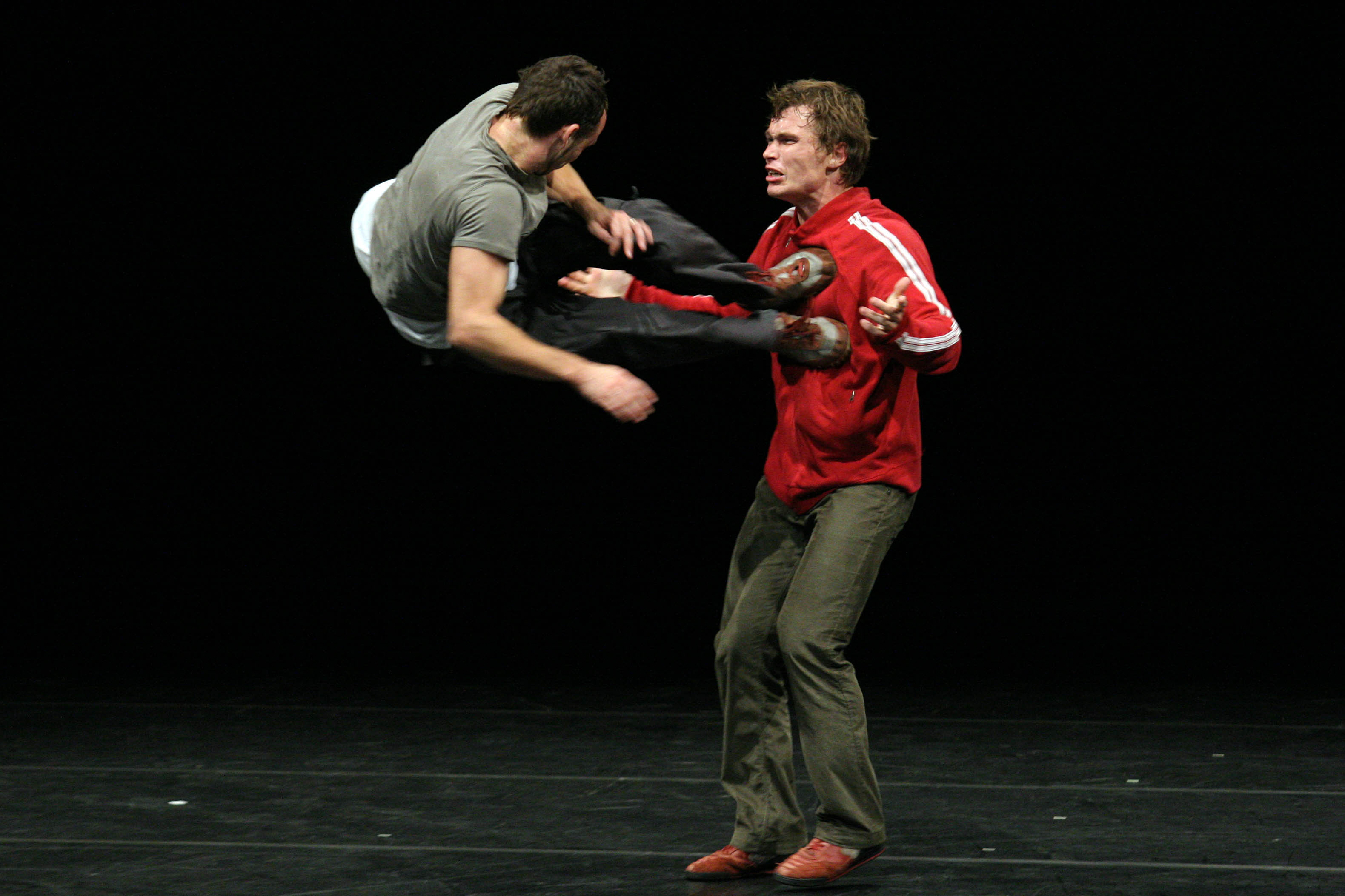 Roma, Auditorium Parco della Musica 02 09 2007METAMORFOSI - Festival di confine tra teatro e circo.Inaugurazione - maratona forme brevi.Nella foto: Compagnia Un loup pour l'homme -Canada/Francia: 'Appris par corps' di e con Frederic Arsenault e Alexandre Sray.©Riccardo Musacchio & Flavio Ianniello *******************************************************NB la presente foto puo' essere utilizzata esclusivamente per l' avvenimento in oggetto o per pubblicazioni riguardanti la Fondazione Musica per Roma******************************************************** 