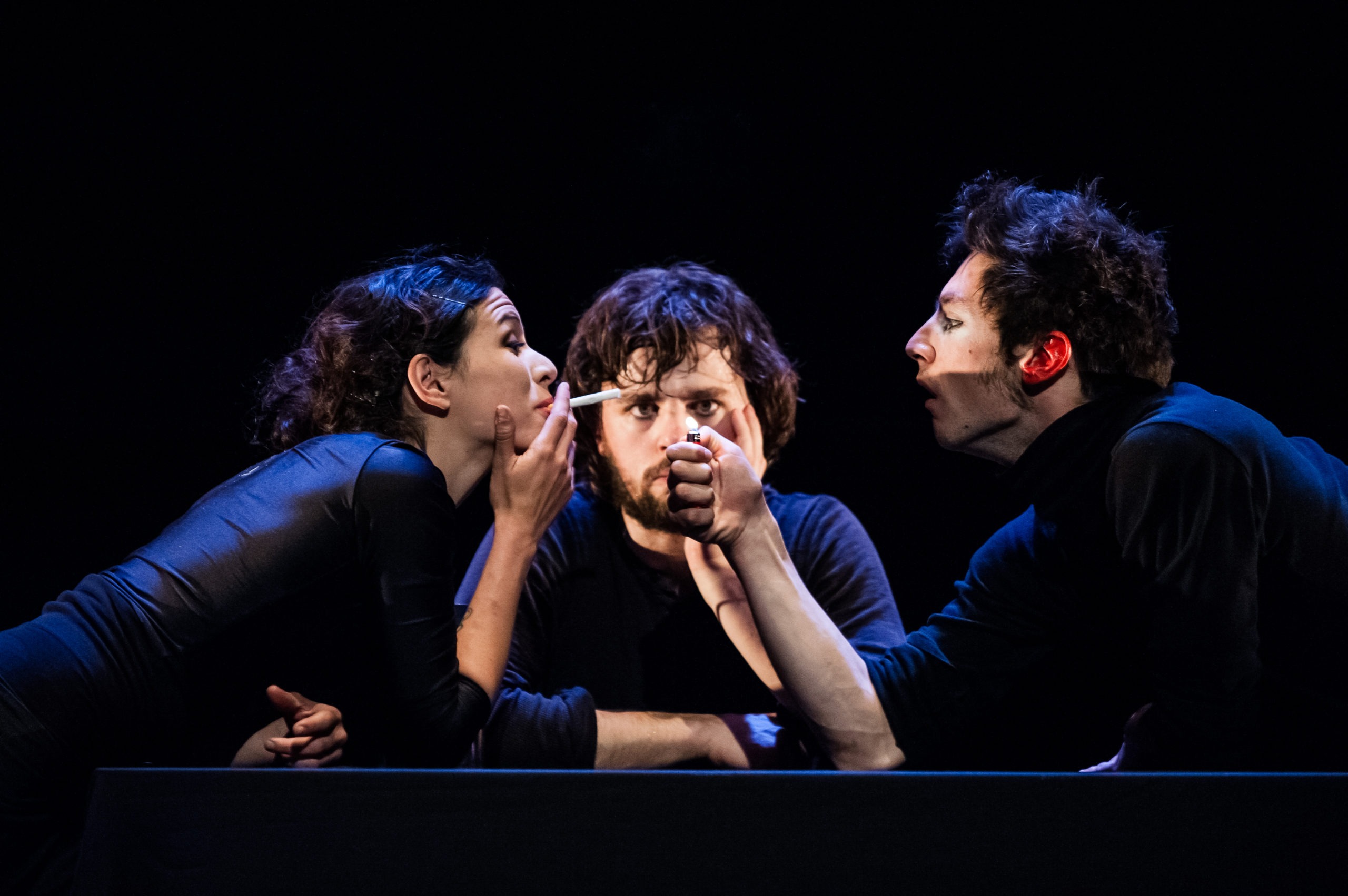 La Cie Oktobre, avec Eva Ordonez, Yann Frisch et Jonathan Frau, lauréats de Circus Next et Jeune talents cirque Europe, présentent les étapes de travail de leur projet « Oktobre » à la cité universitaire de Paris. Le 27 et 28 Avril 2013. 