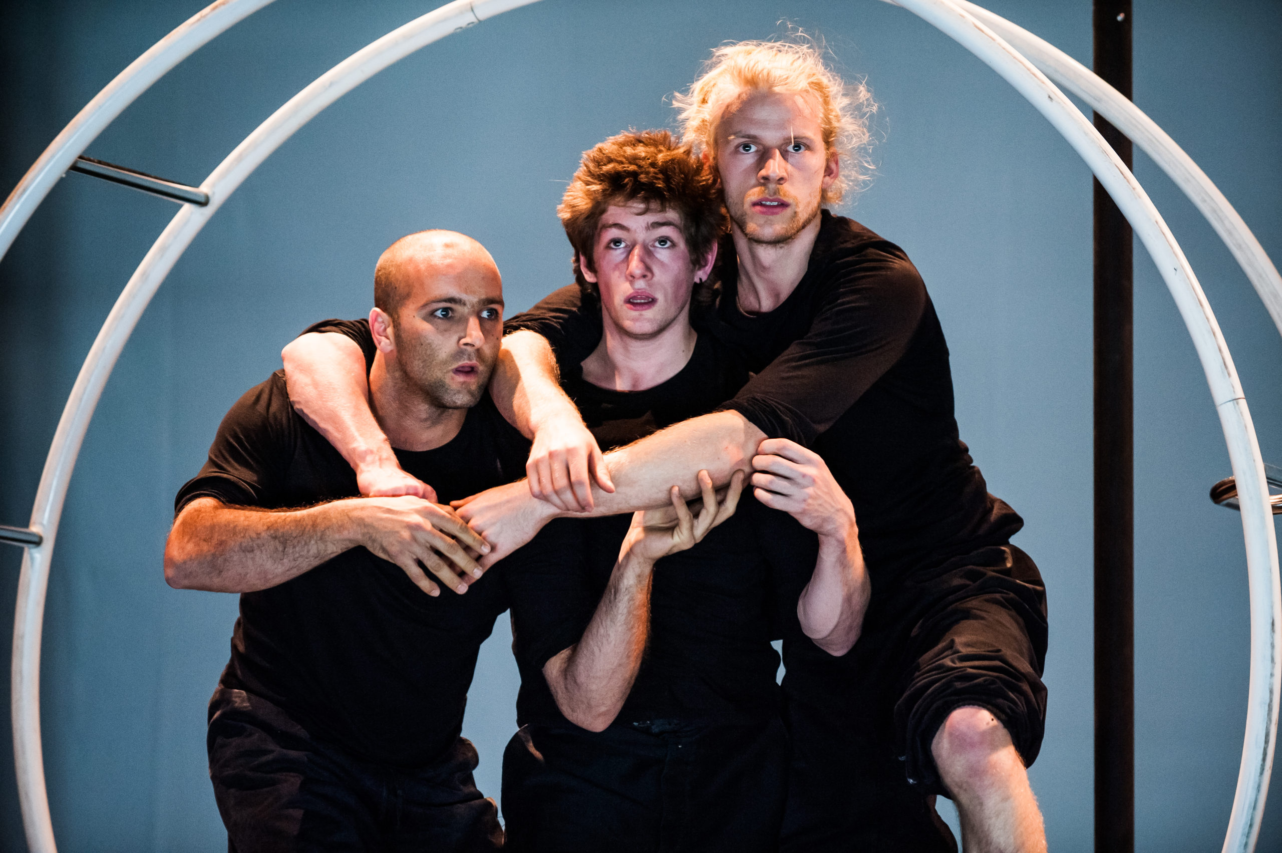 La Cie Sisters, avec Valia Beauvieux, Mikkel Hobitz Filtenborg et Pablo Rada Moniz,  lauréats de Circus Next et Jeune talents cirque Europe, présentent les étapes de travail de leur projet « Clockwork » à la cité universitaire de Paris. Le 27 et 28 Avril 2013.