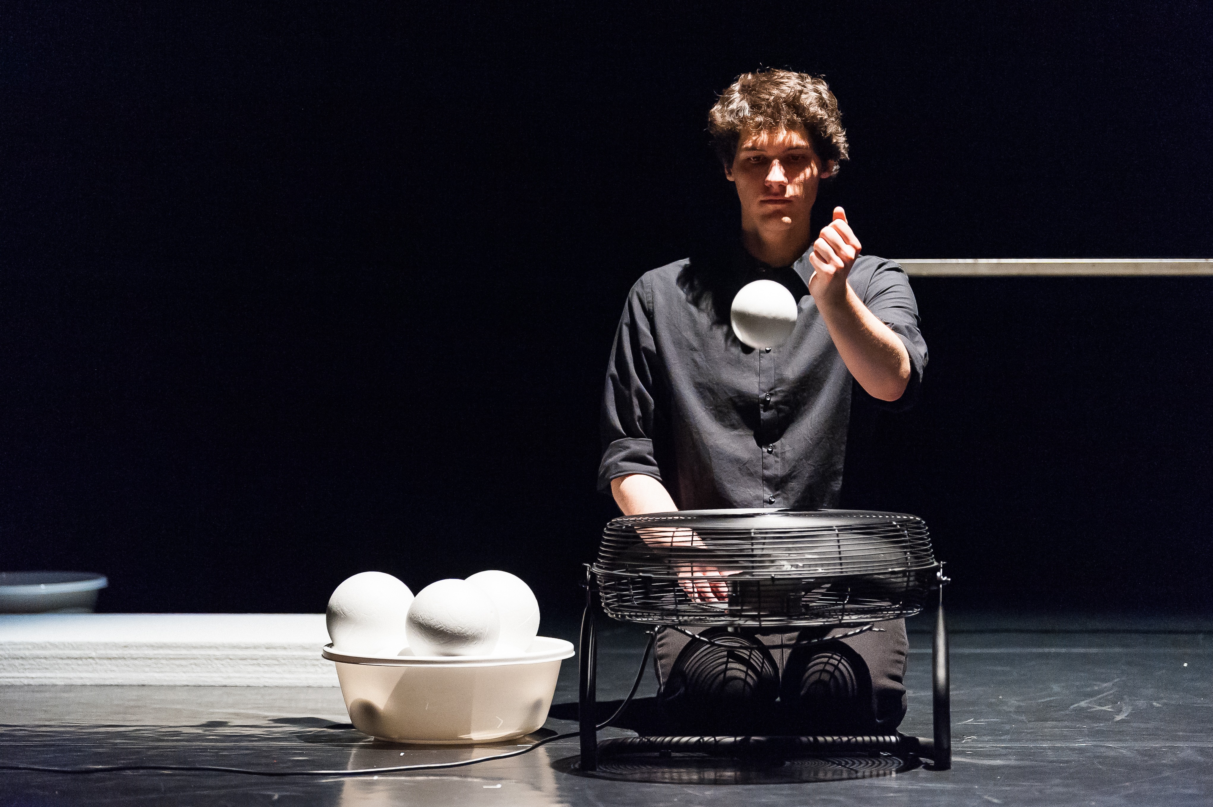 Neerpelt, Belgique, le 30 mai 2018. Andrea Salustri présente Polystyrene research dans le cadre des preselections de Circus Next Platform. 